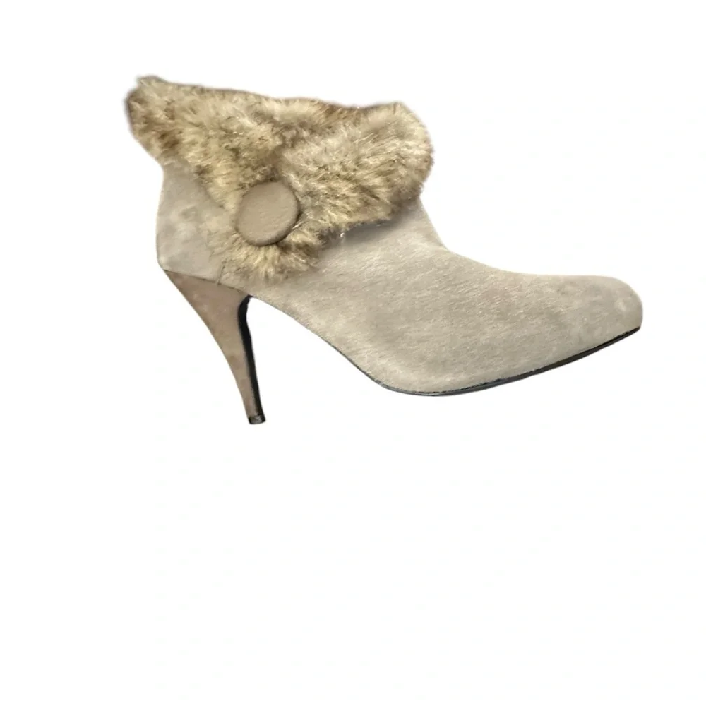 🔴 5 for $40 VINTAGE Genuine Suede, High Heel Booties with Faux Fur Trim Detail 8